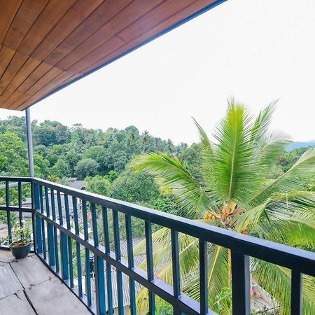 Blue Haven Guest House แคนดี้ ภายนอก รูปภาพ